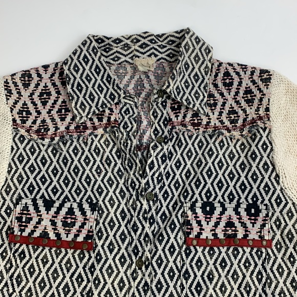 Gimmicks by Buckle Button down top sweater sleeves Size Medium Creme Black - Picture 3 of 13